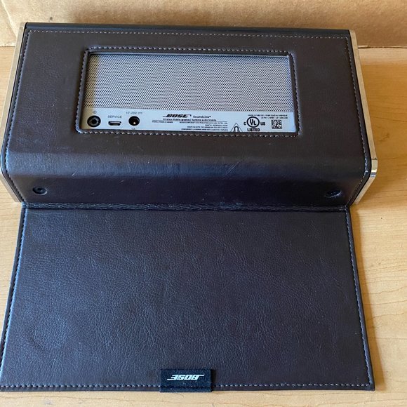 Bose soundlink Bluetooth Mobile speaker - Leather - ( READ ) - Picture 3 of 9